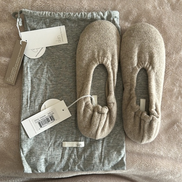 Skin 100% Cashmere Slippers in Mocha Heather - Picture 4 of 4